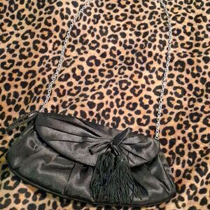 🤠Like New Black Hand/Evening Bag Purse With Chain and Tassles